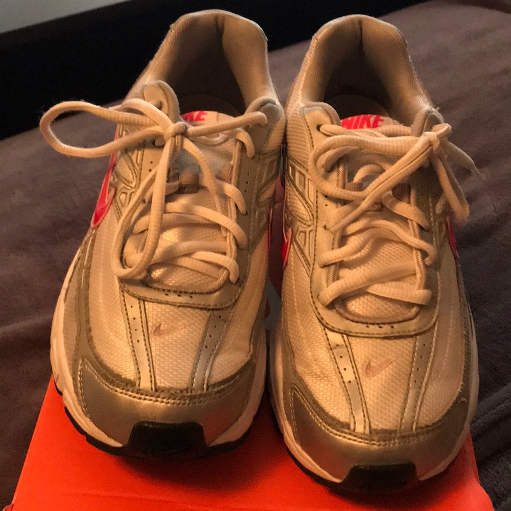 Nike tennis shoe
